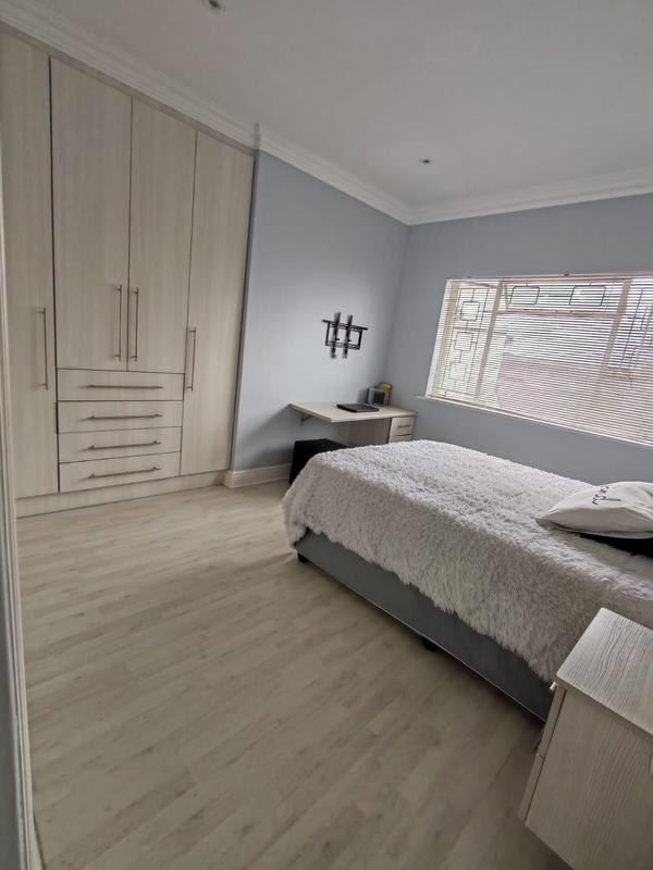 4 Bedroom Property for Sale in Parkside Eastern Cape